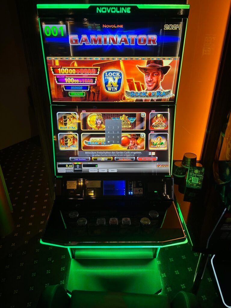 NOVOLINE GAMINATOR mit grüner LED-Beleuchtung und Book of Ra